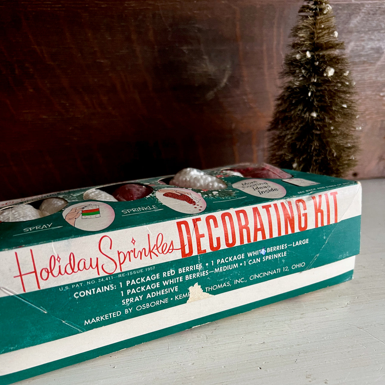 1950s Kitschy Holiday Sprinkles Decorating Kit