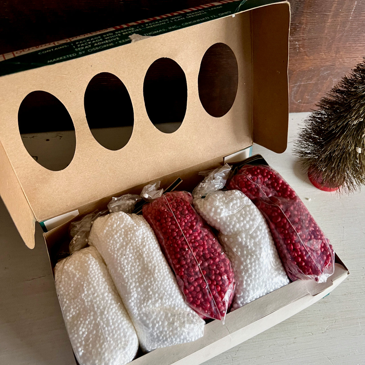 1950s Kitschy Holiday Sprinkles Decorating Kit