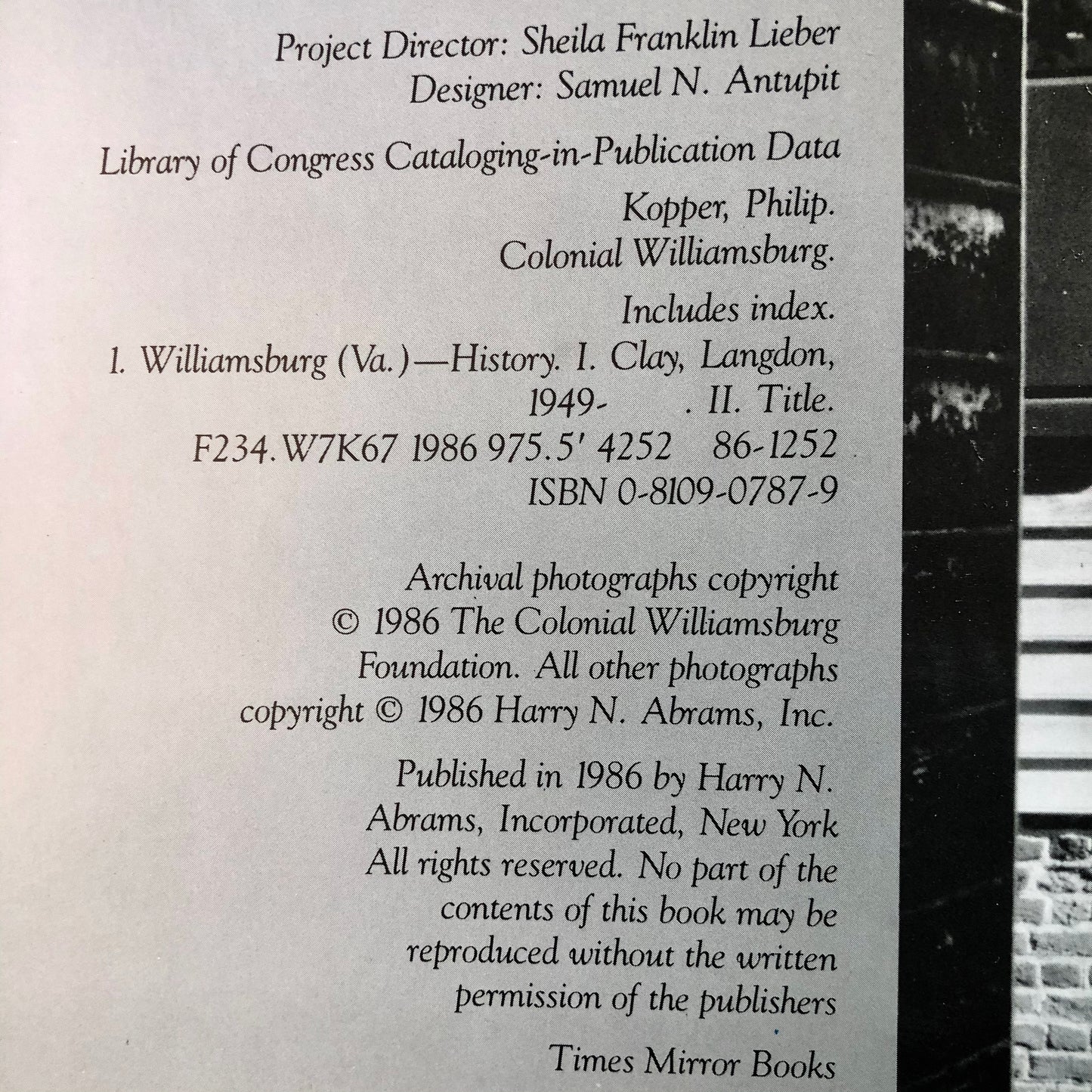 Colonial Williamsburg by Phil Kopper - Vintage Book (1986)