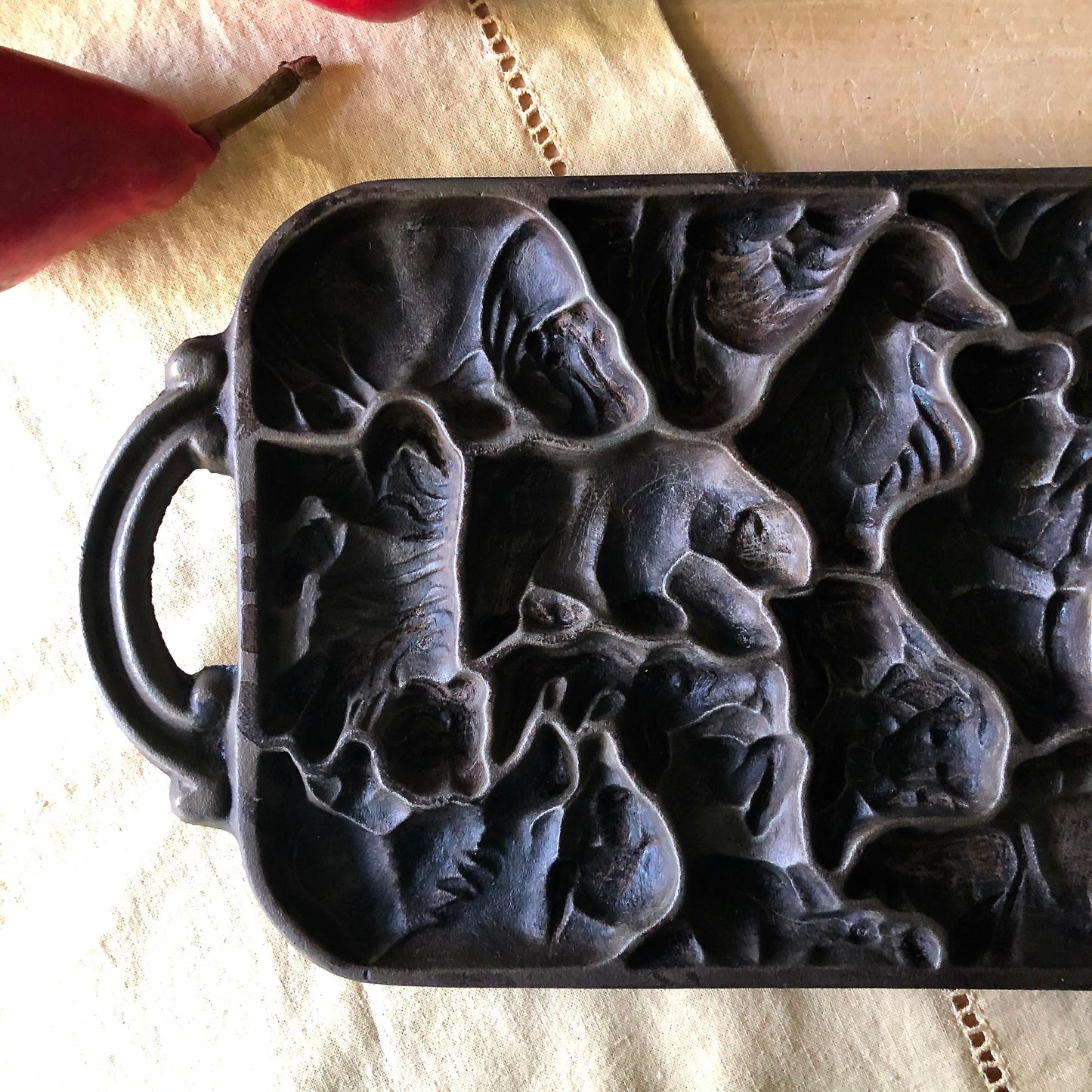 Vintage Cast Iron Animal Mold Baking Pan (c.1984)