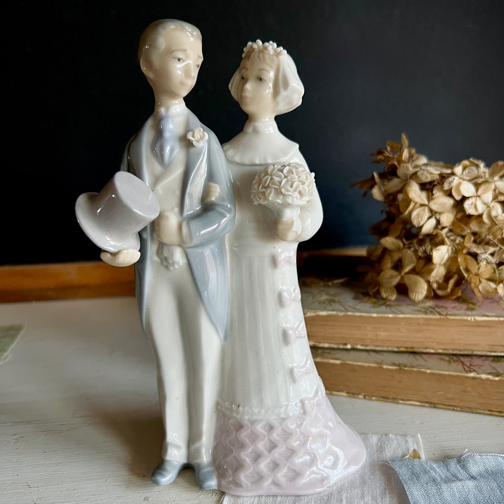 Vintage Lladro Wedding Bride and Groom Figurine (c.1977)