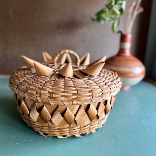 Northeast Woodland Native American Curly Weave Bowl Basket