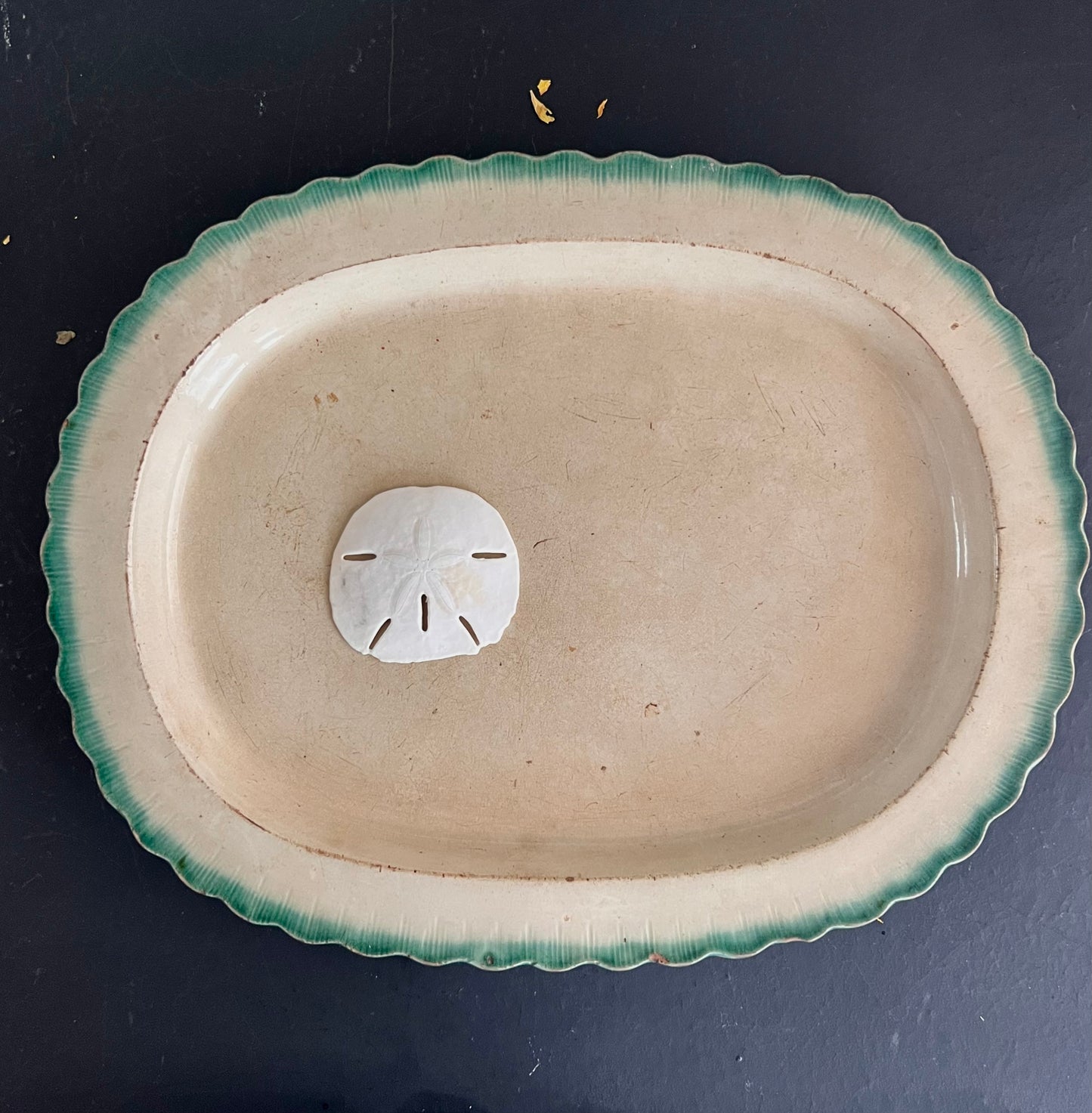Green Feather Edge Platter with Scalloped Shell Rim, c.1800s