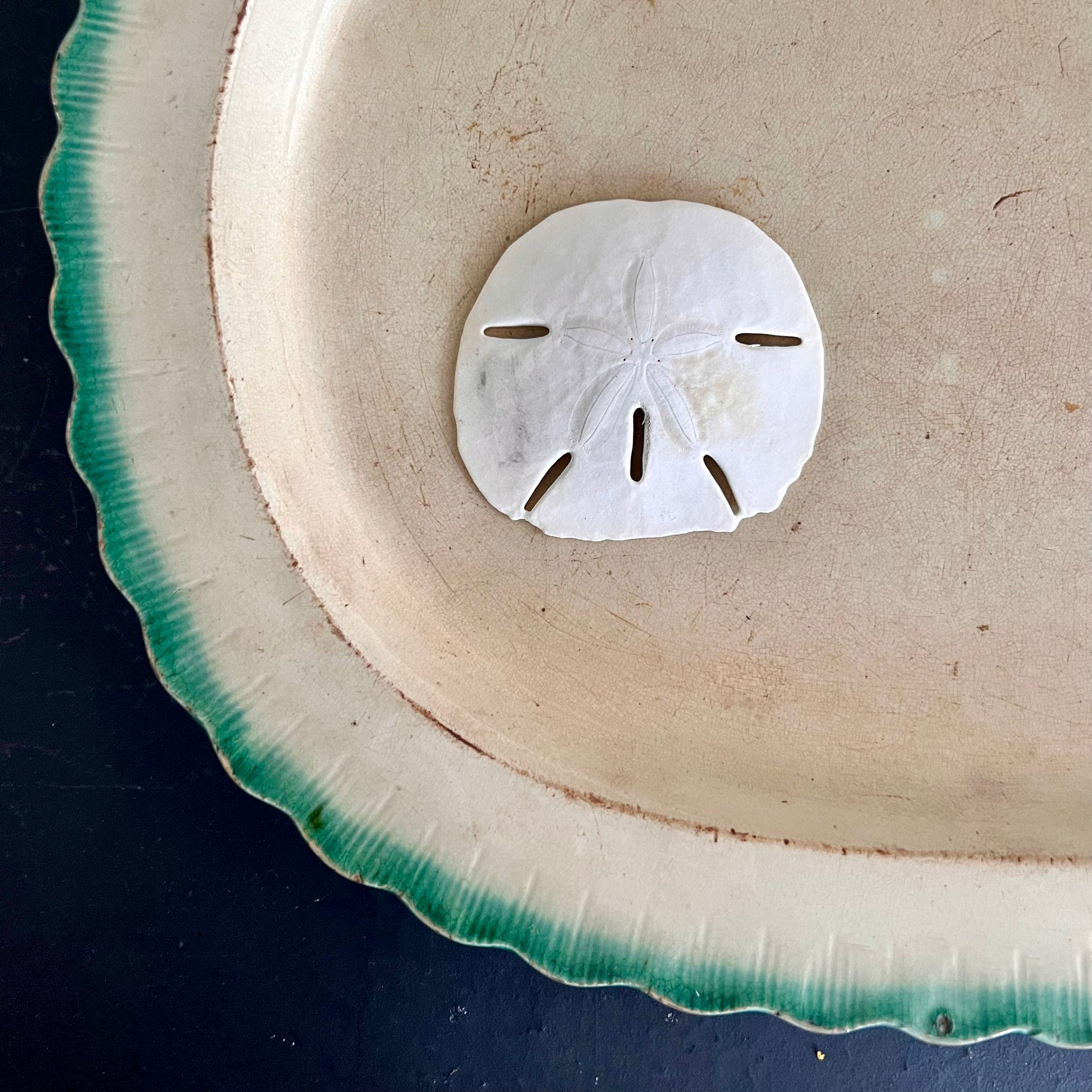 Green Feather Edge Platter with Scalloped Shell Rim, c.1800s
