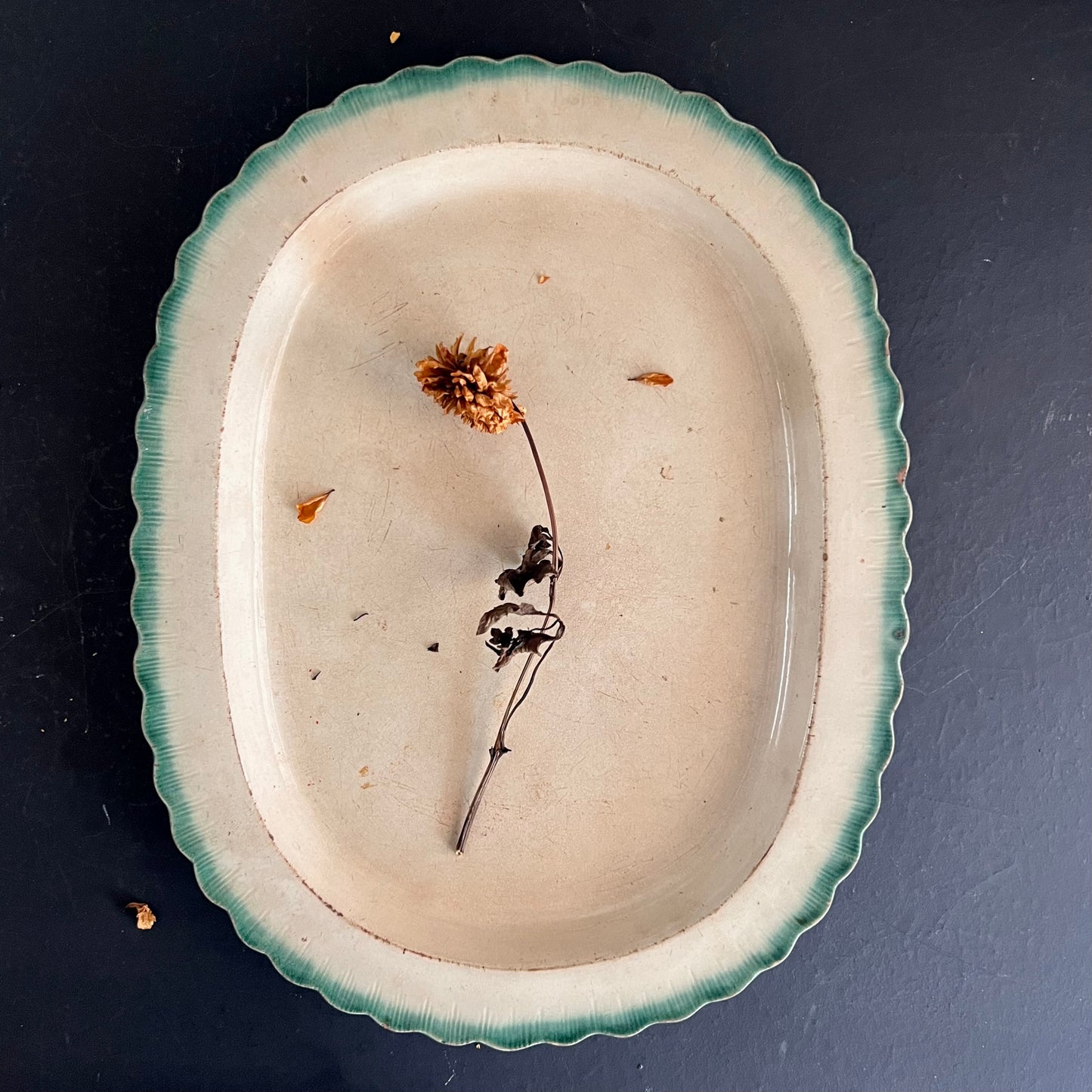 Green Feather Edge Platter with Scalloped Shell Rim, c.1800s