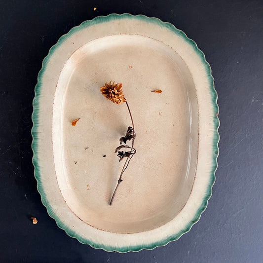 Green Feather Edge Platter with Scalloped Shell Rim, c.1800s