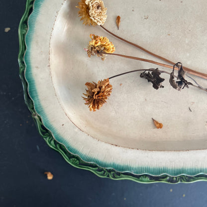 Green Feather Edge Platter with Scalloped Shell Rim, c.1800s
