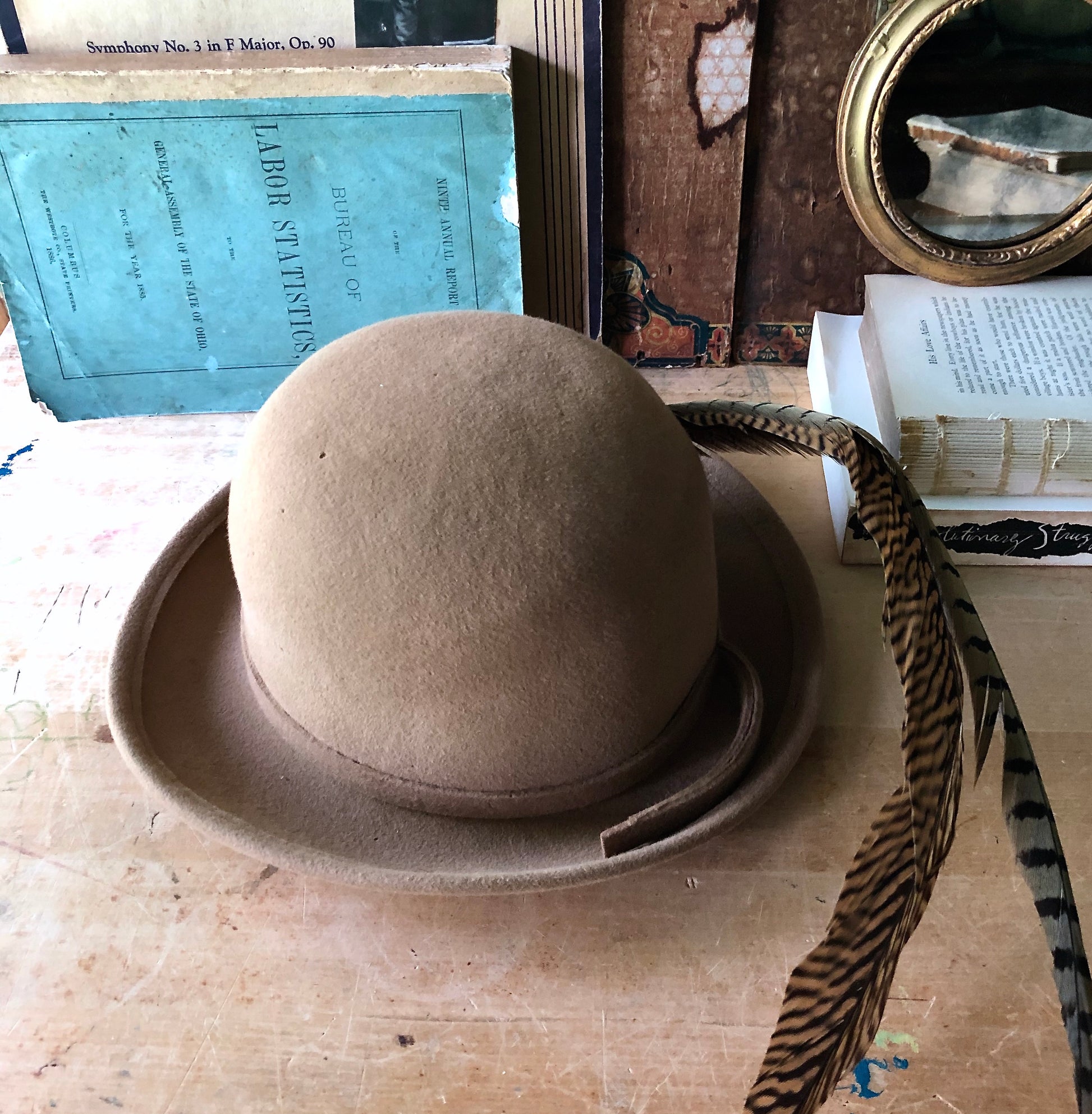 Tan Wool Bowler Hat with Feathers – Rush Creek Vintage