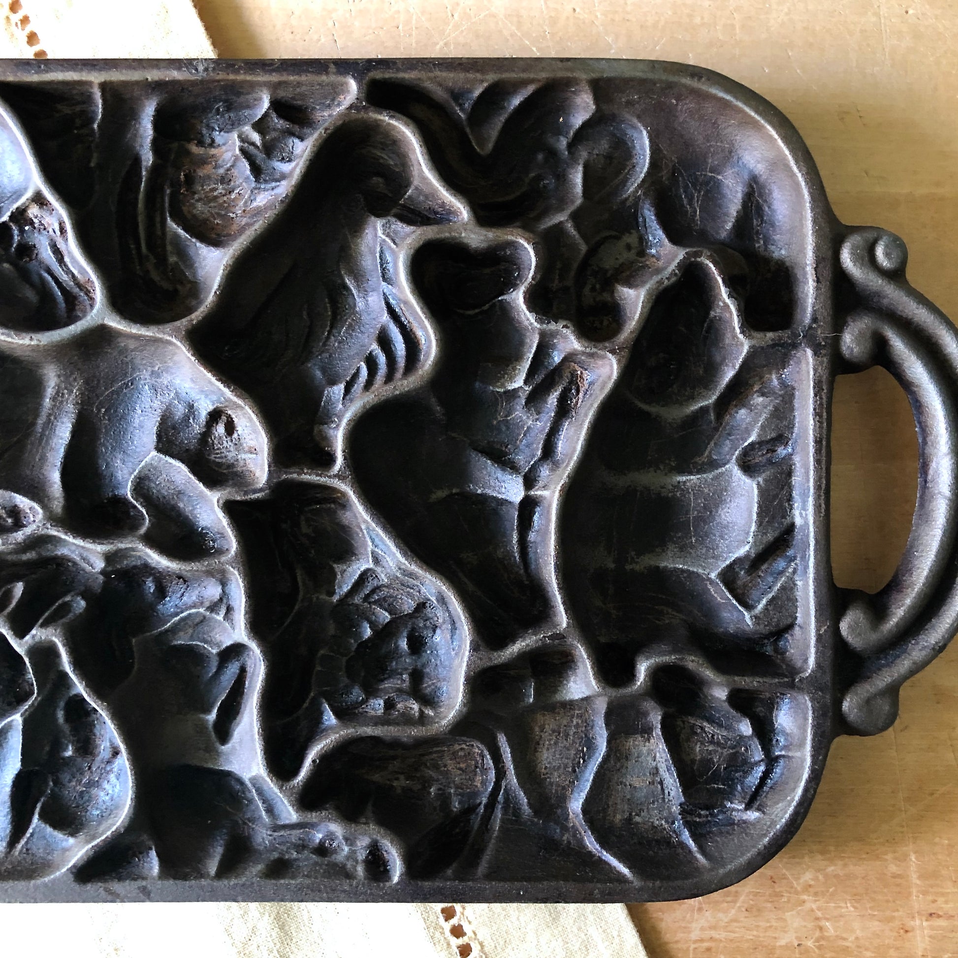 Vintage Cast Iron Animal Mold Baking Pan (c.1984)