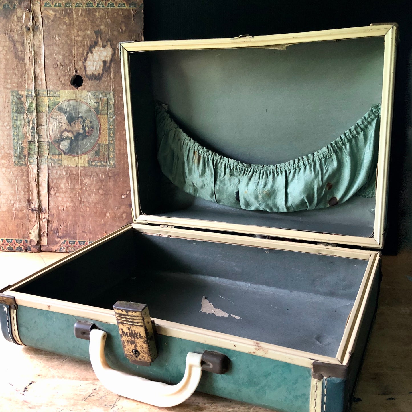 Small Green Vintage Suitcase (c.1940s)
