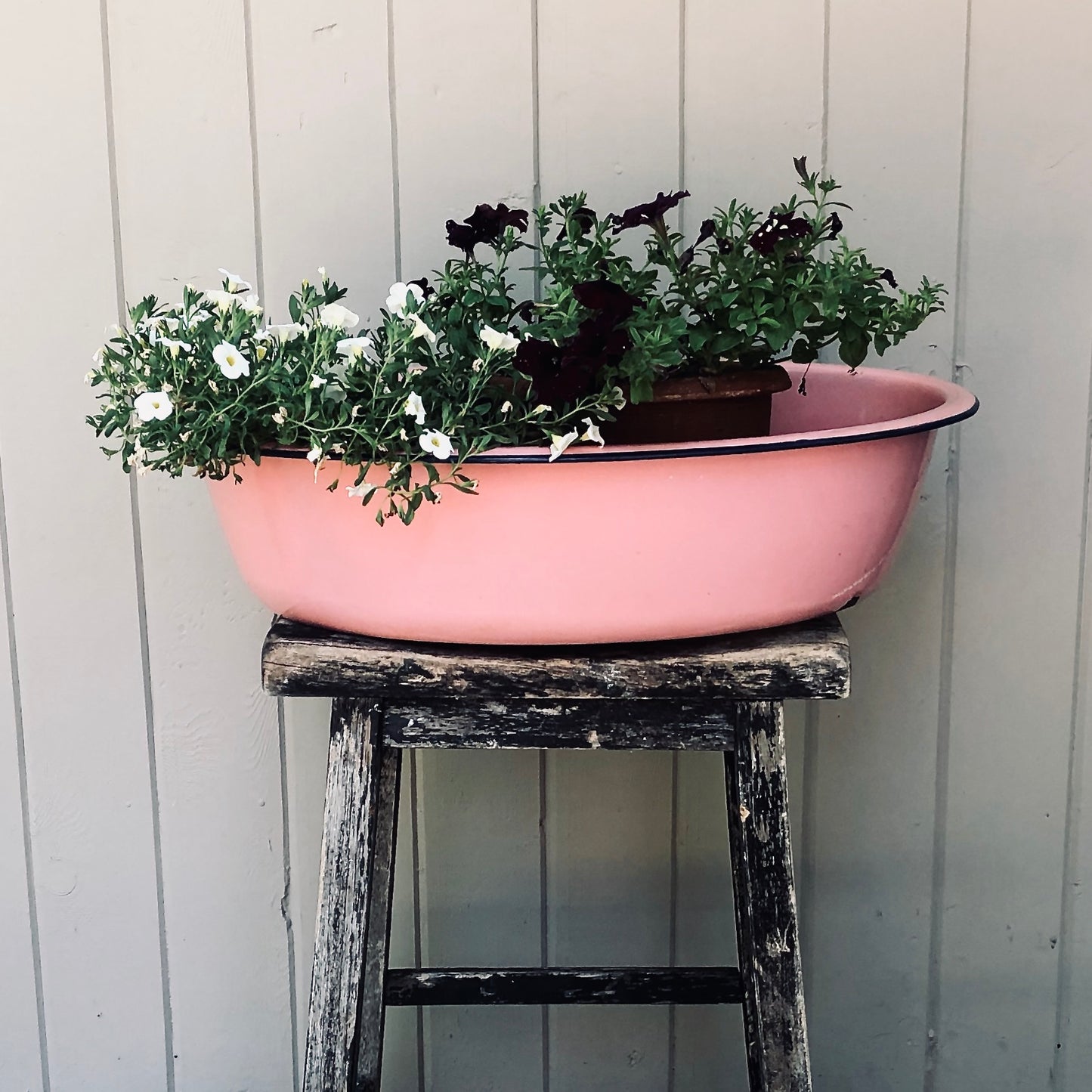 Vintage Pink Enamelware Wash Tub (c.1940s)