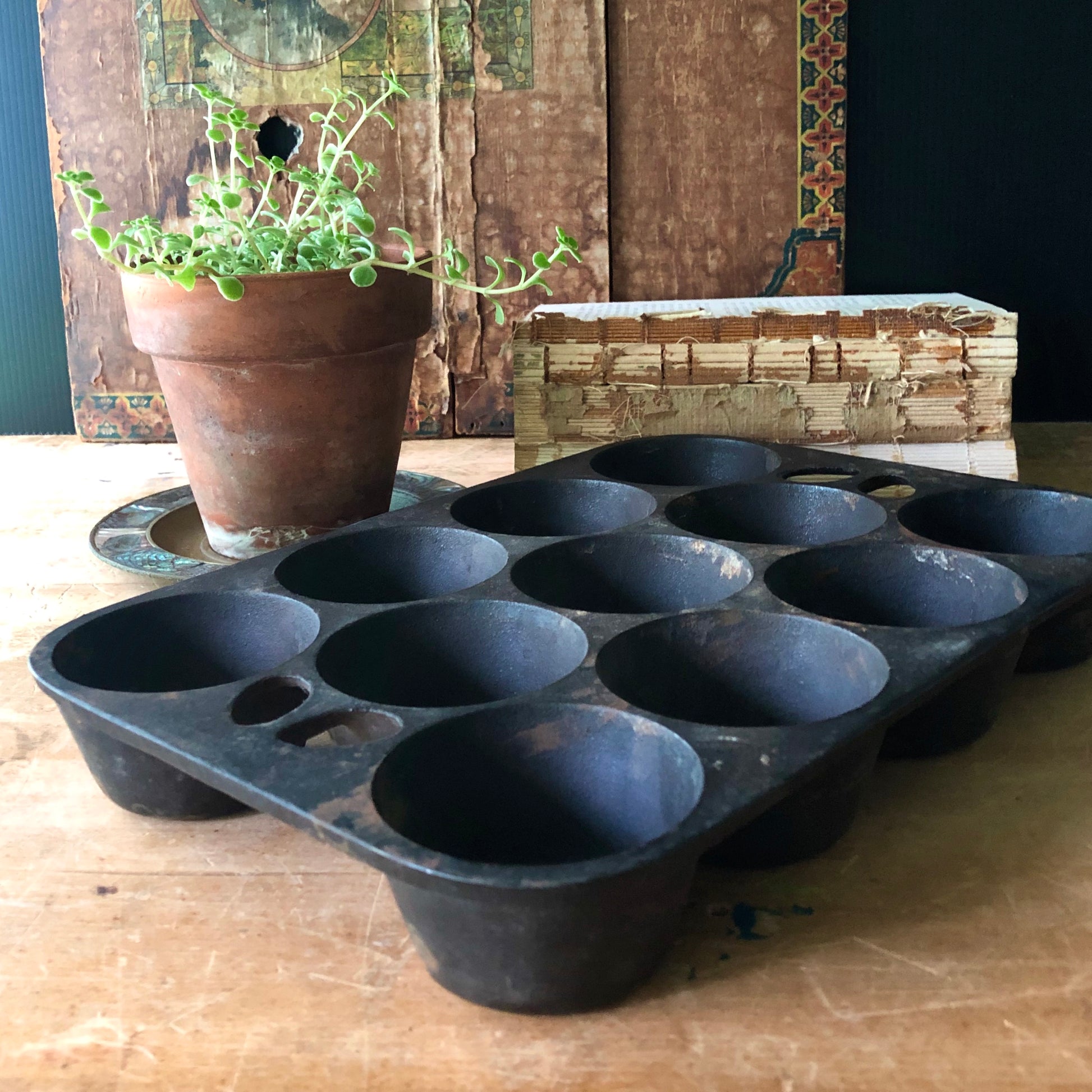 CAST IRON VINTAGE MUFFIN PAN 9 X6 MADE IN USA