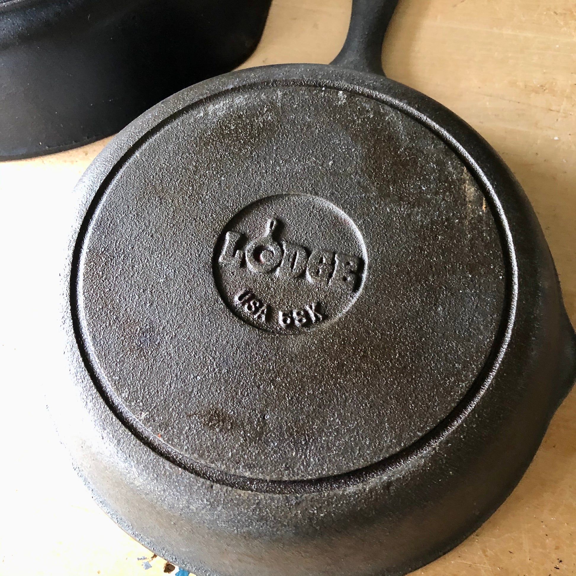 LODGE 13 CAST IRON SKILLET - Earl's Auction Company