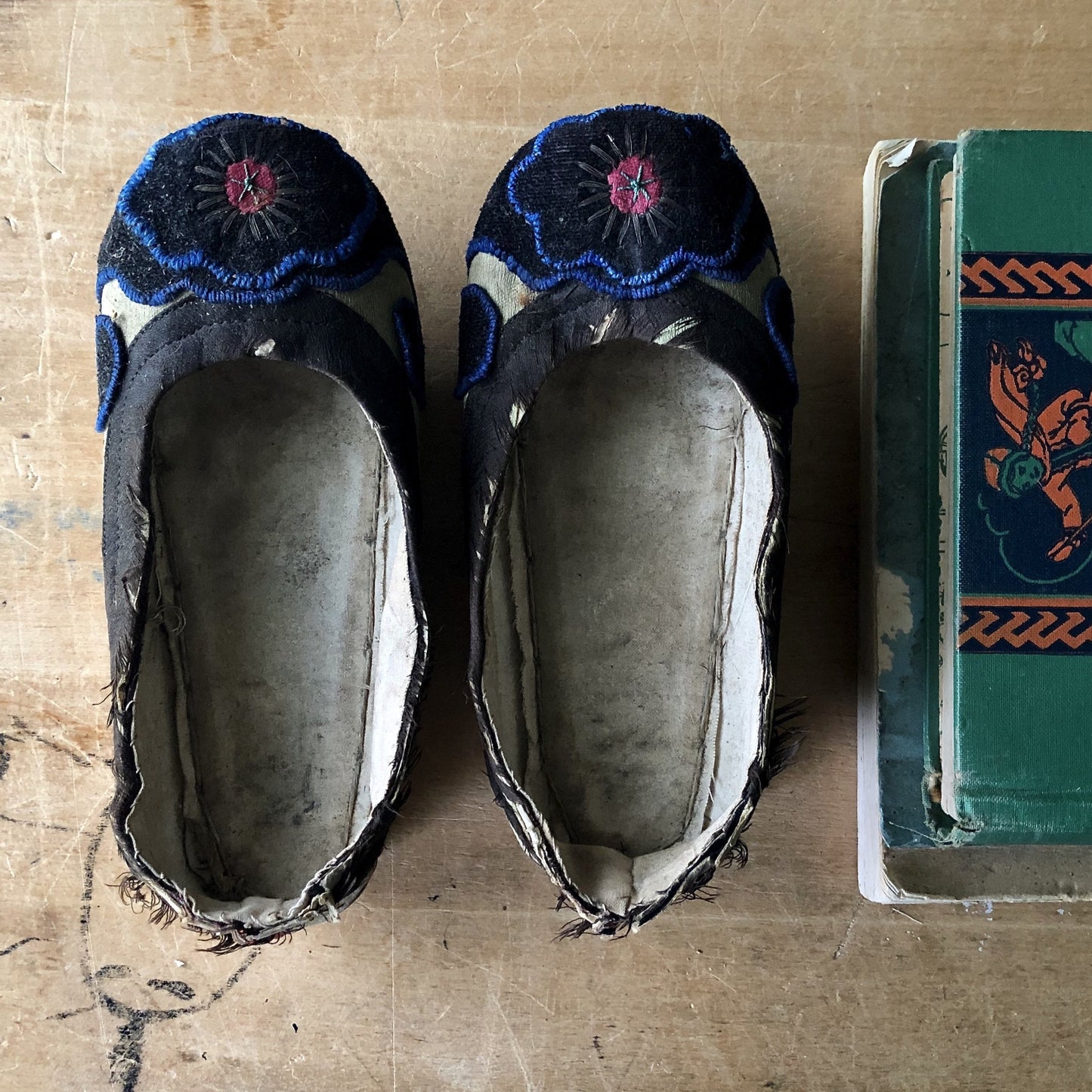 Chinese Embroidered Silk Manchu Shoes (c.1800s)