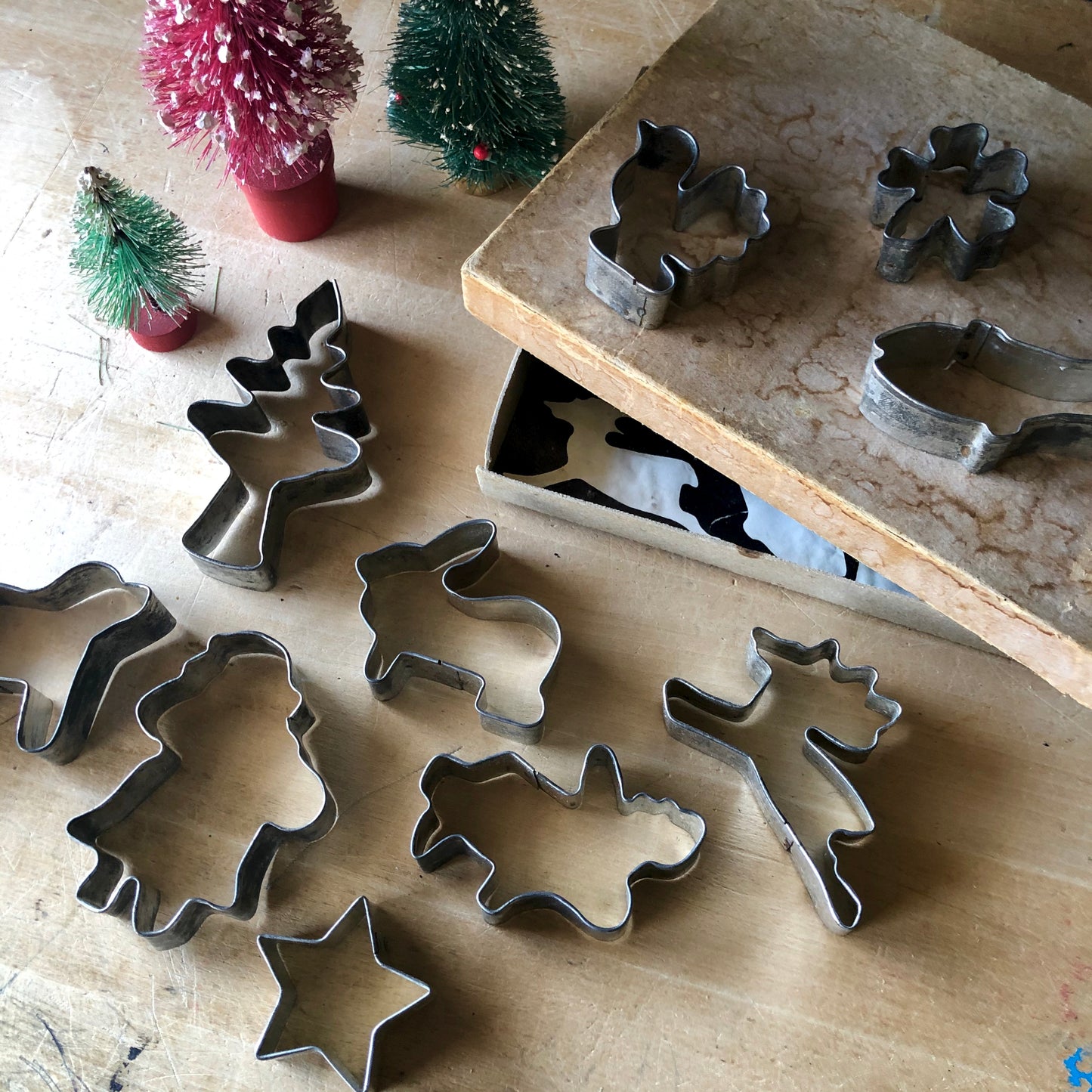 Vintage Boxed Tin Cookie Cutter Set (c.1960s)