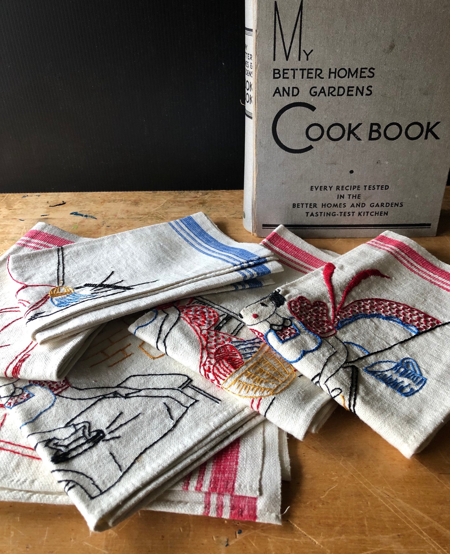 Colorful Vintage Kitchen Towels [Book]