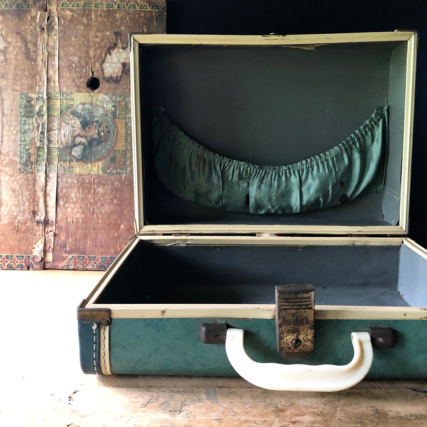 Small Green Vintage Suitcase (c.1940s)