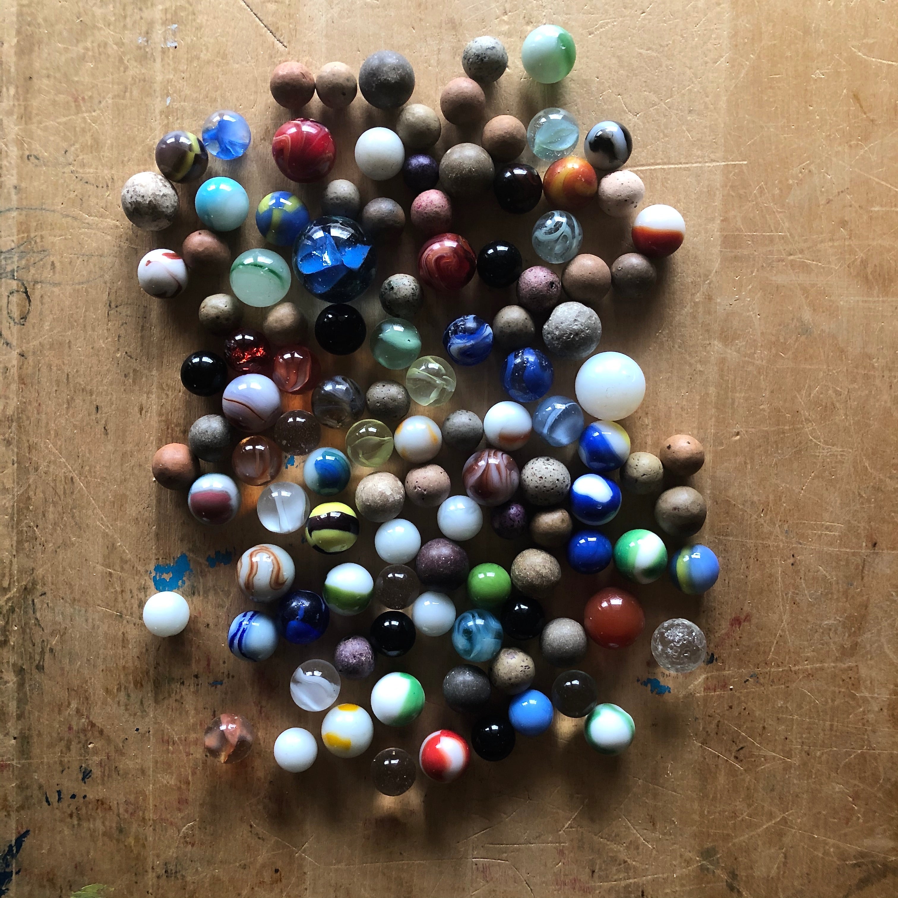 Huge selection of vintage marbles, different makers, sizes and outlets material, 114