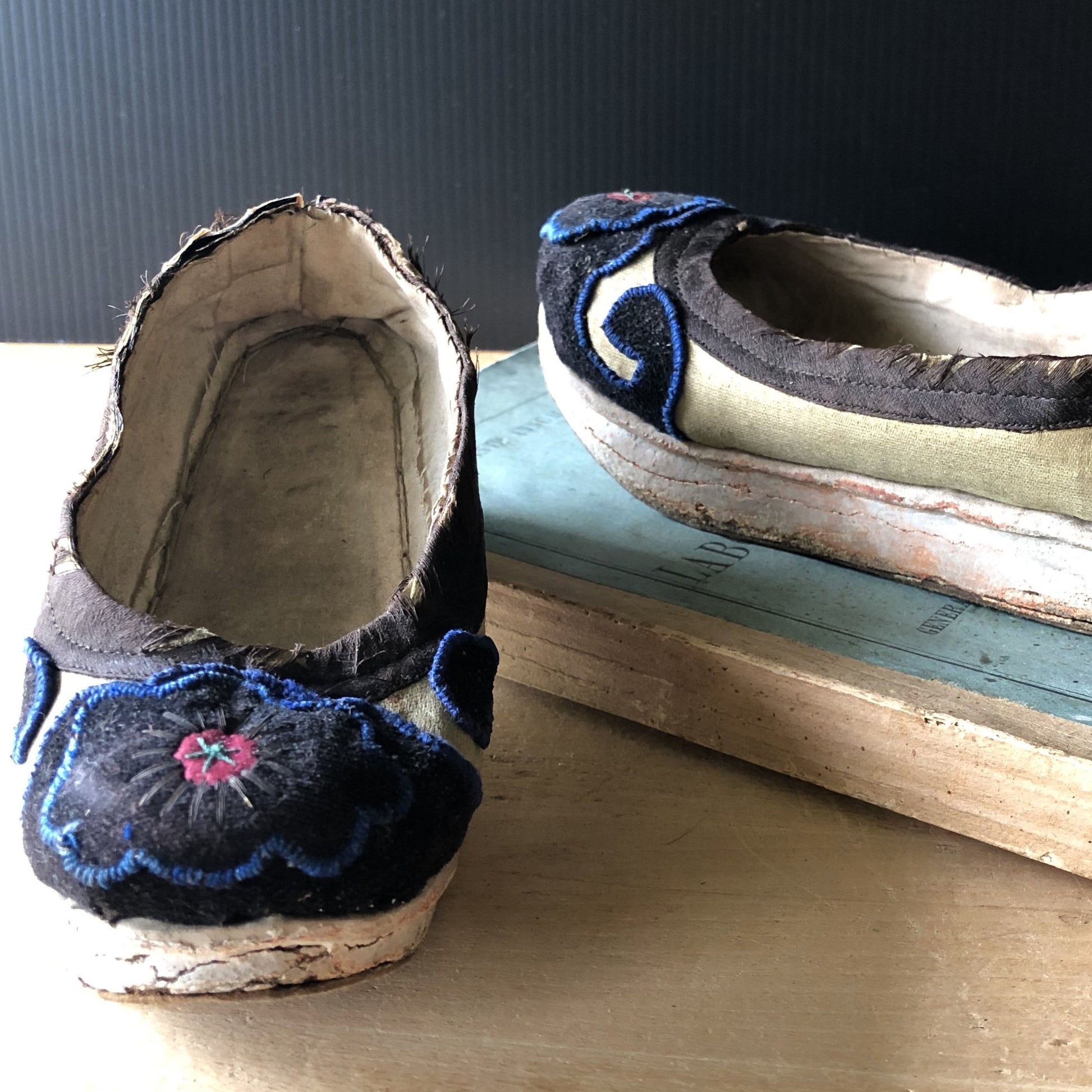 Chinese Embroidered Silk Manchu Shoes (c.1800s)