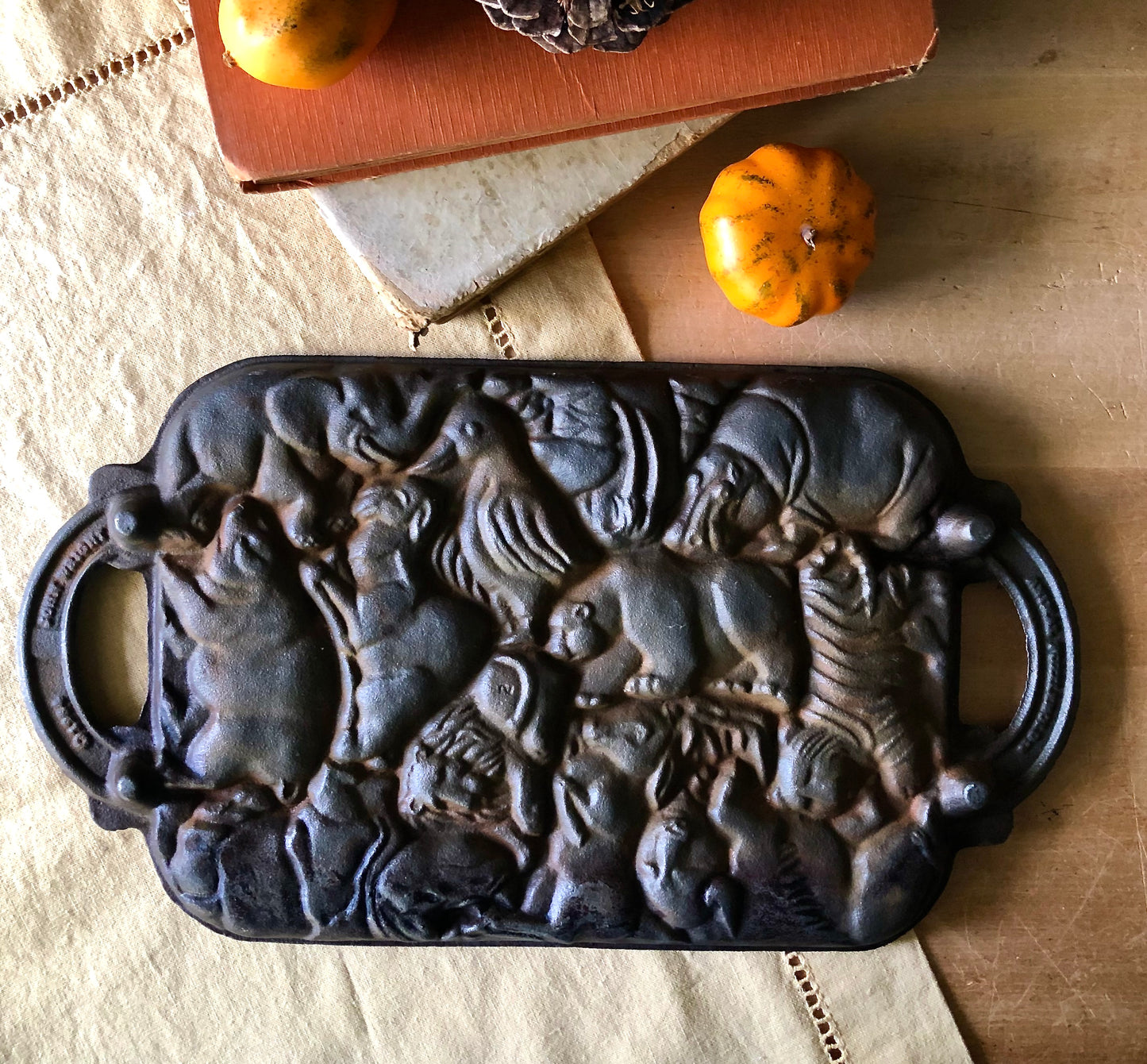 Vintage Cast Iron Animal Mold Baking Pan (c.1984)