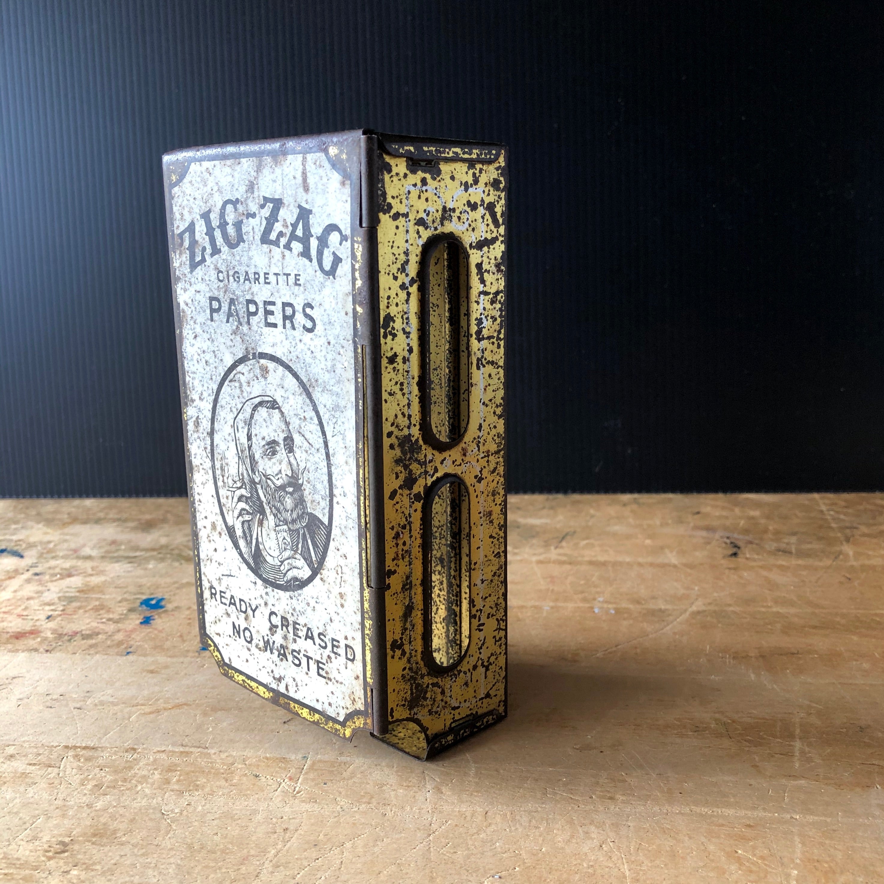 Store Vintage ZIG ZAG store dispenser