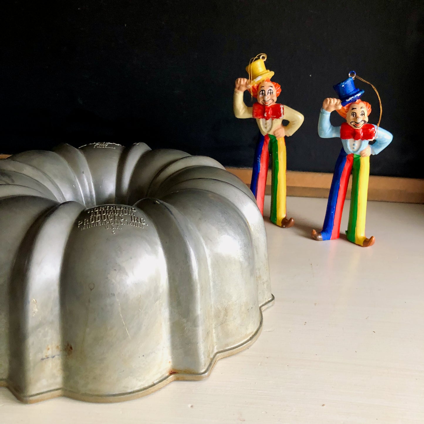 Vintage Nordic Ware Bundt Pan with Box and Recipe Booklets (c.1970)