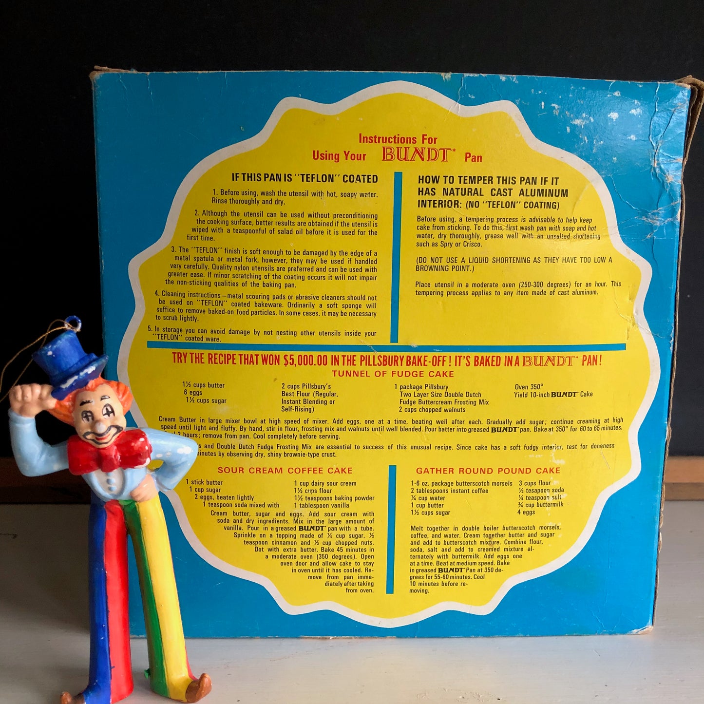 Vintage Nordic Ware Bundt Pan with Box and Recipe Booklets (c.1970)